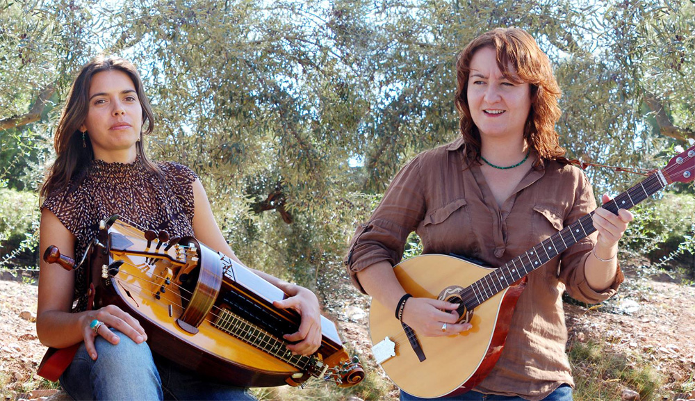 La cantautora valenciana Eva Gómez y la multiinstrumentista Laura Miñarro