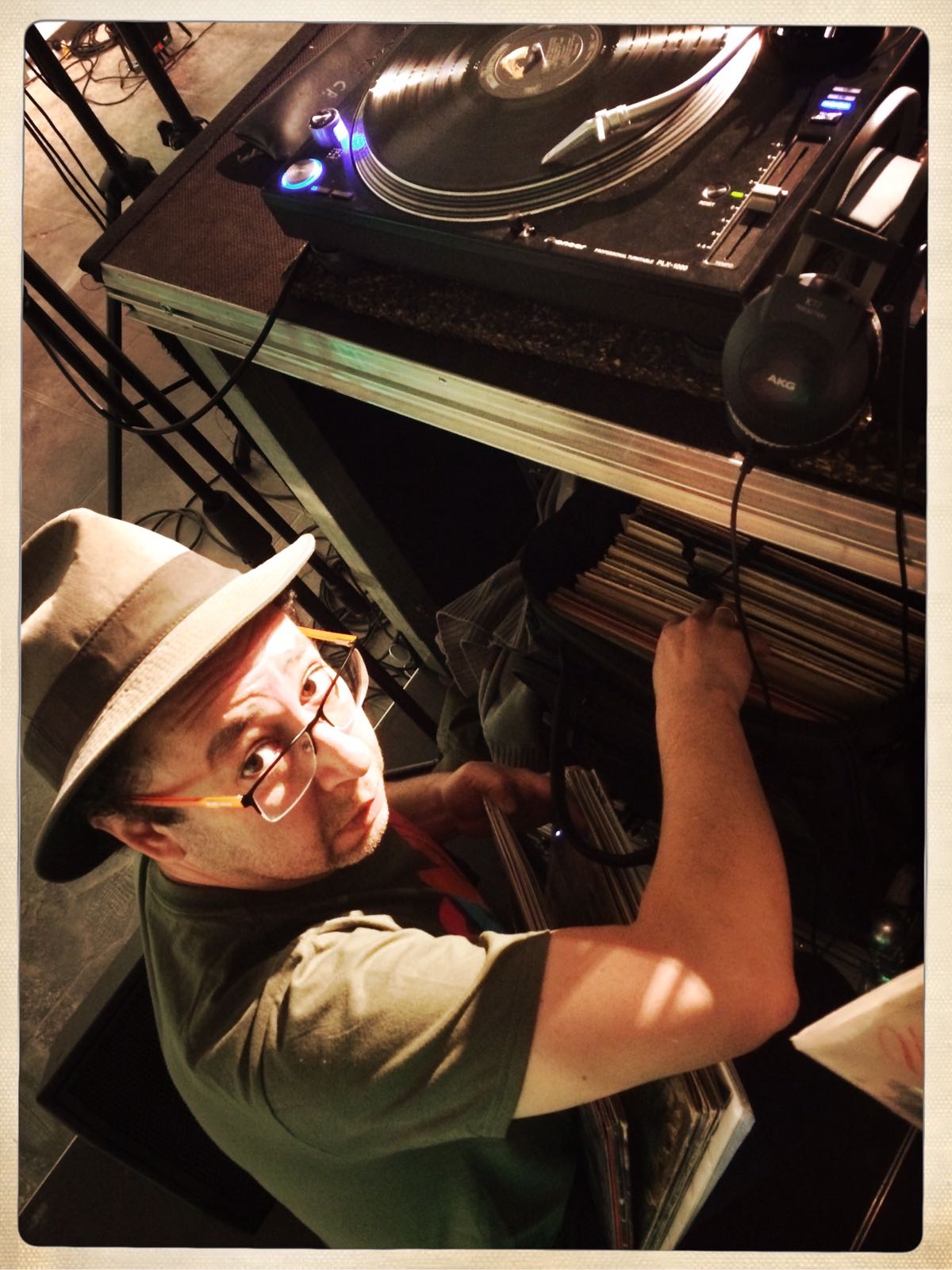 José Artega en su faceta de DJ