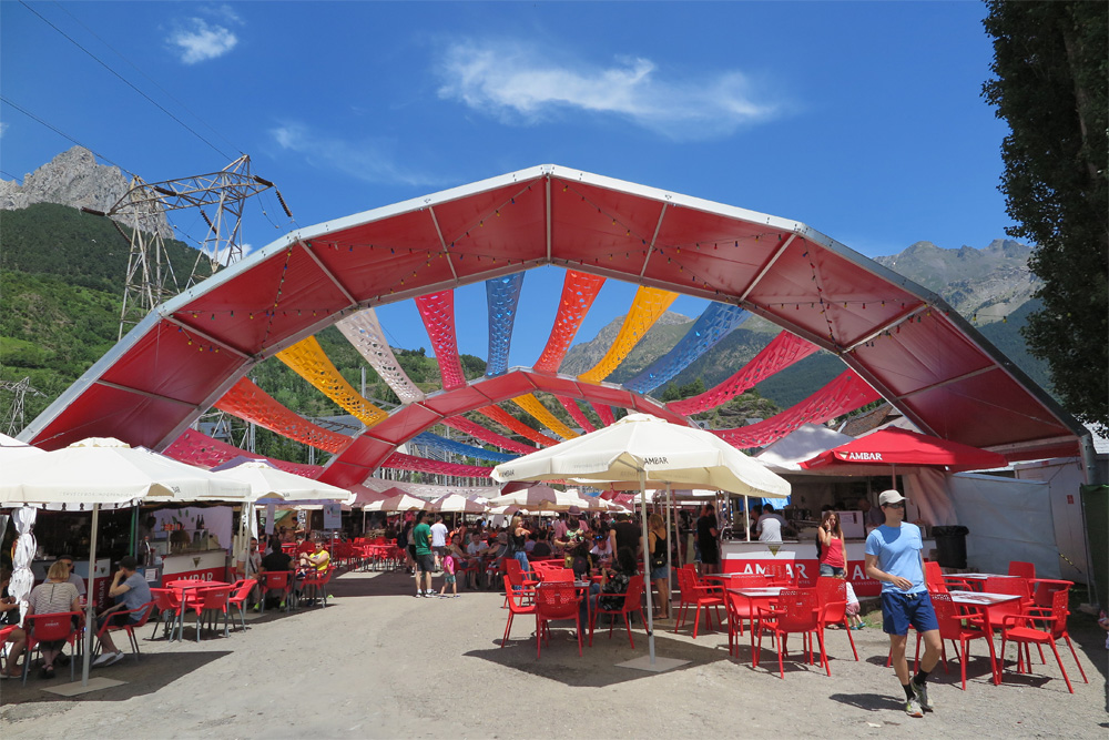 ‘Mercados del Mundo’, espacio de encuentro en de Pirineos Sur./ (P. V.)