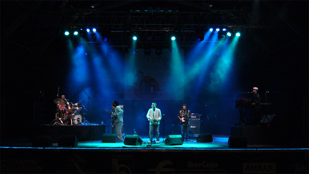 Tony Allen en el Festival Pirineos Sur, en julio de 2006./ (Paco Valiente)